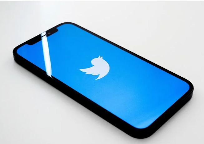 Twitter Blue tem brechas que incentivam pirataria e desinformação