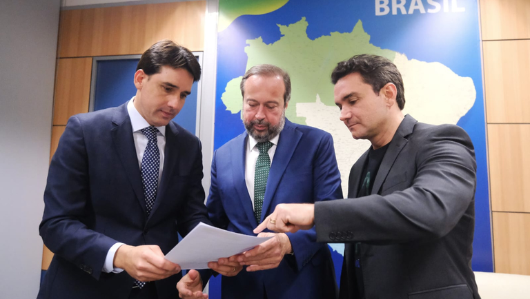 Ministros do Turismo, de Portos e Aeroportos e de Minas e Energia debatem redução do preço do querosene de aviação civil