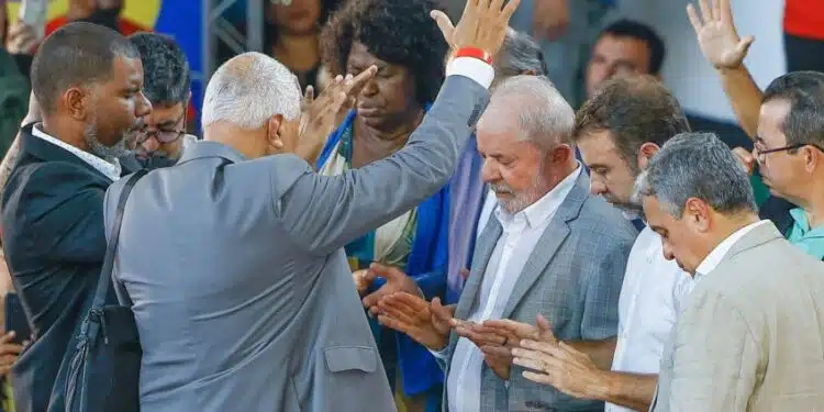 Governo Lula planeja retomar benefício a pastores para “limpar sua barra” com evangélicos