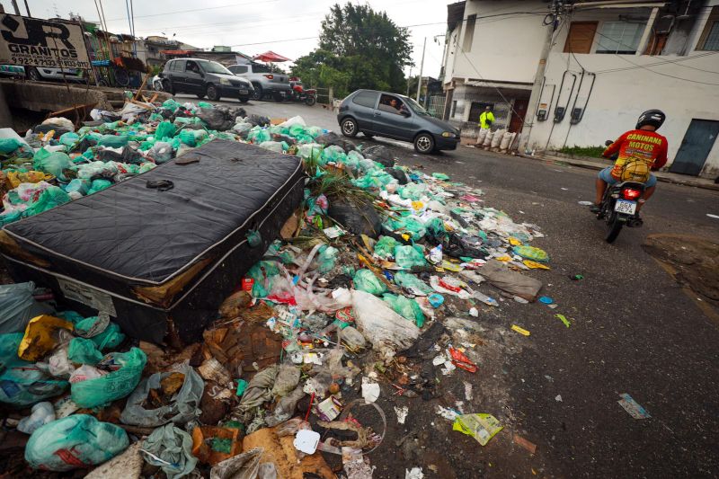Descarte irregular de lixo é crime ambiental e pode levar à prisão.