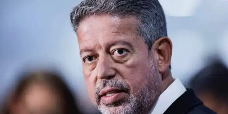 Arthur Lira manda duro recado ao governo Lula