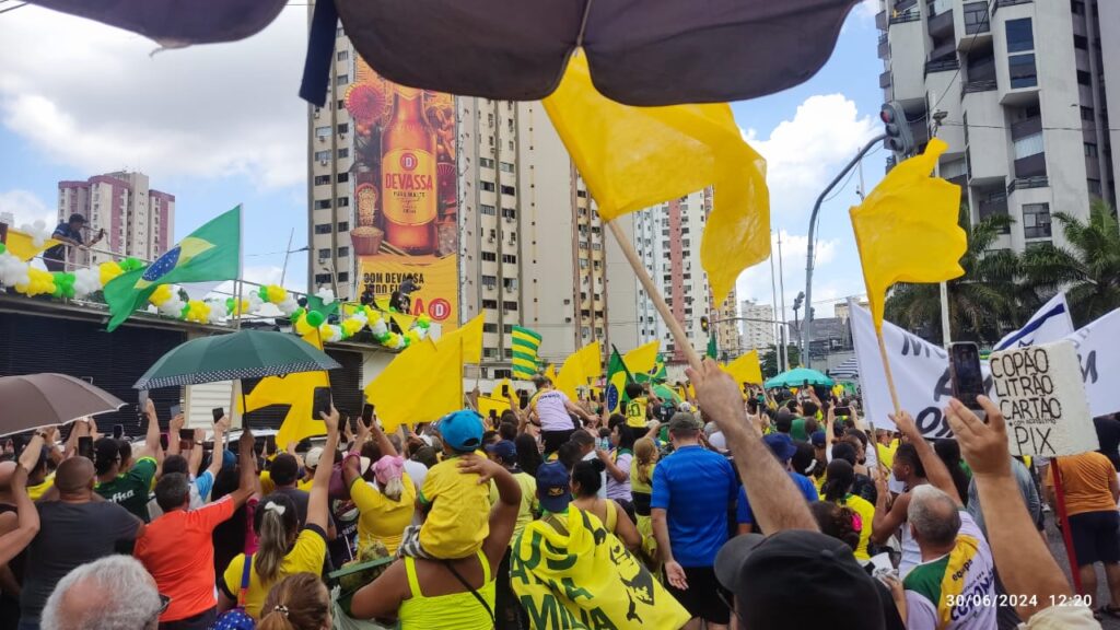 Bolsonaro e Michelle reúnem multidão na Doca para o lançamento da pré-candidatura de Éder Mauro