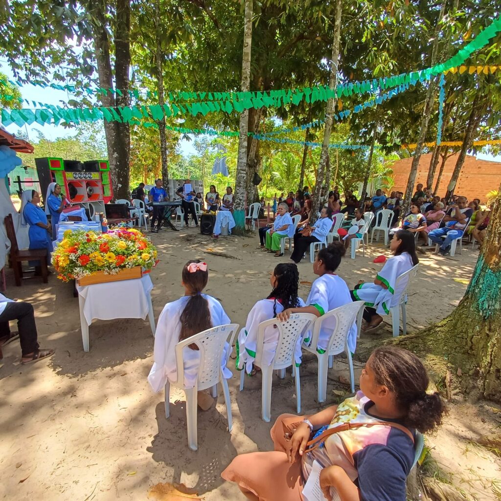 Nossa Senhora Auxiliadora recebe homenagens dos católicos na vila de Castanheiro, em Bujaru