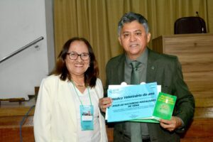 CRMV homenageia Jesus Sena como Médico Veterinário do Ano