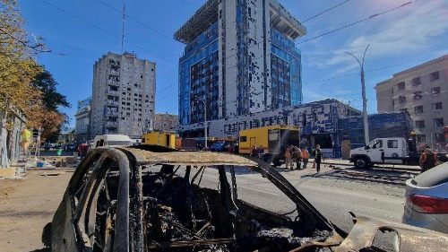 O Papa: que a voz dos povos que pedem paz seja ouvida. Dignidade para os detentos