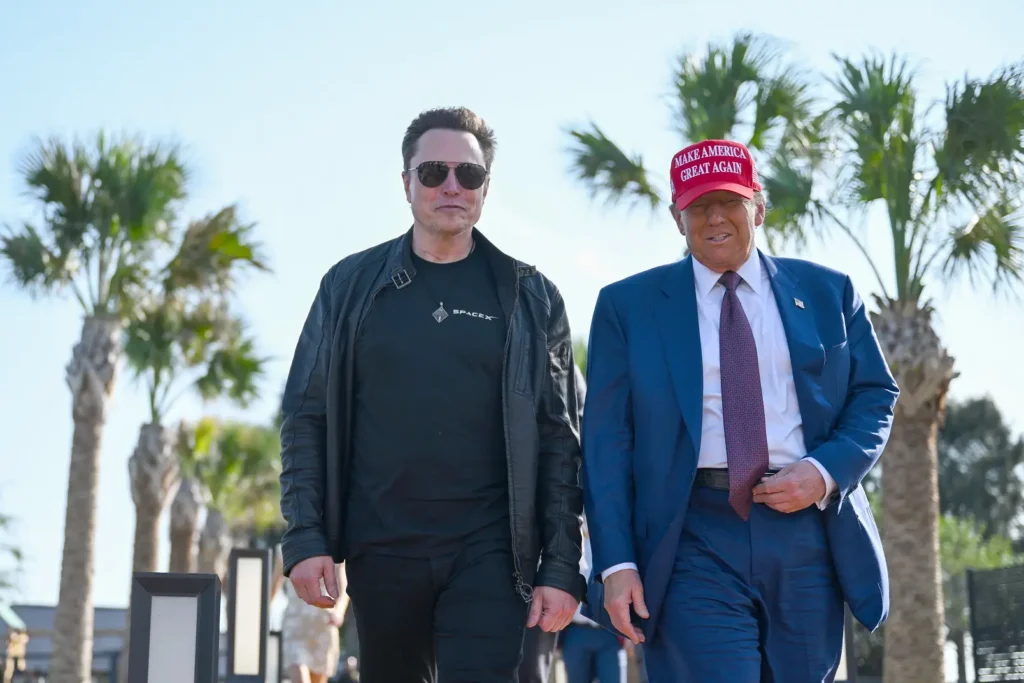 SpaceX lança foguete Starship com Trump e Musk na plateia