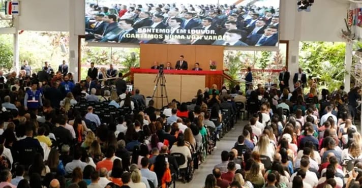 Fé sem fronteiras: como a Igreja Cristã Maranata utiliza as plataformas digitais para se comunicar com os fiéis