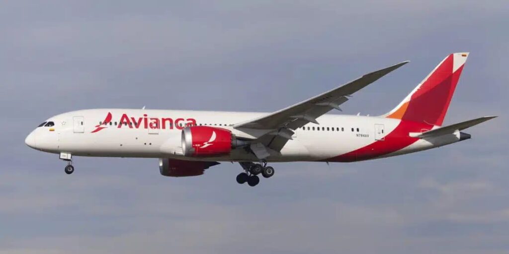 Voo da Avianca de Bogotá para Madrid perde motor e faz pouso forçado nos Açores