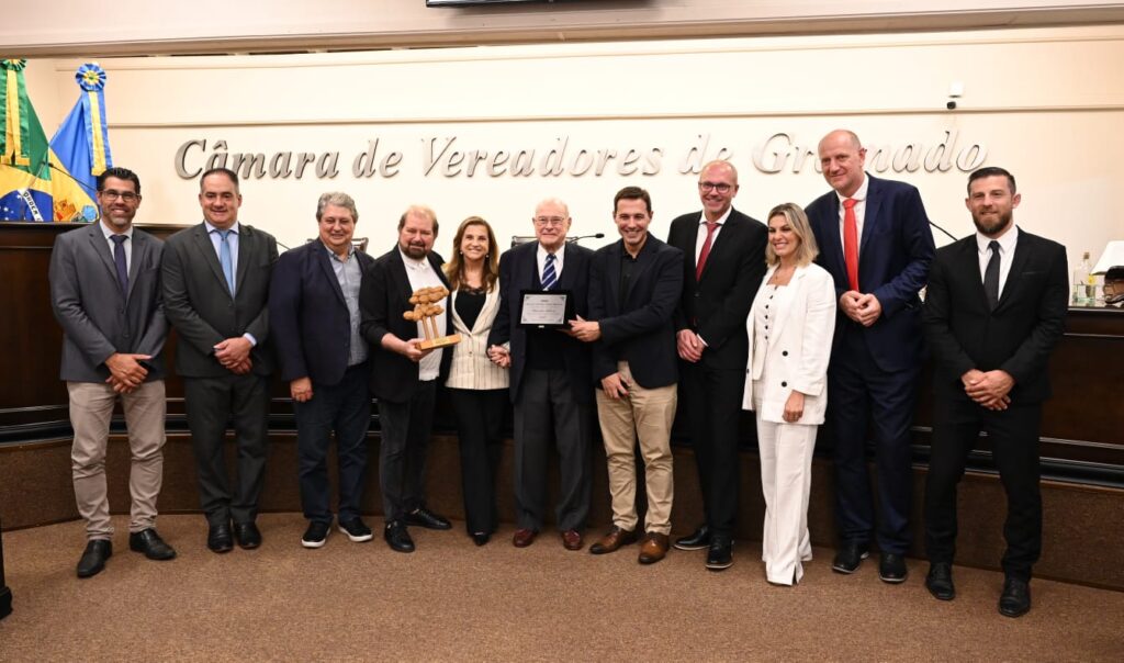 Em noite de saudosismo, Paulus e Alcorta recebem homenagens na largada para o 36º Festuris