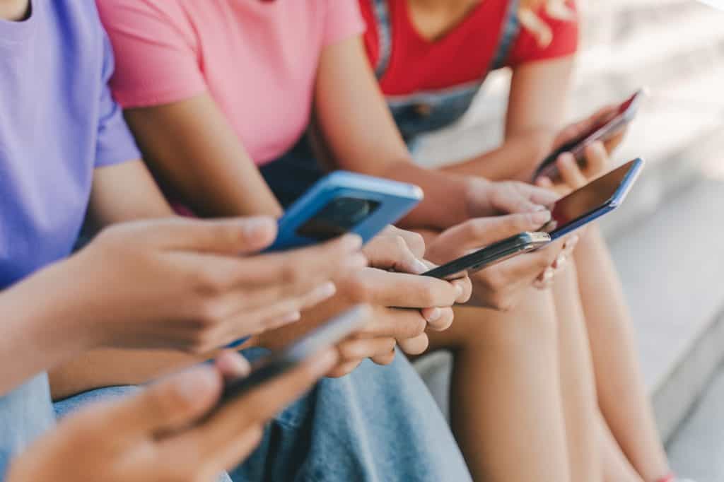 Austrália proíbe o uso de redes sociais por menores de 16 anos