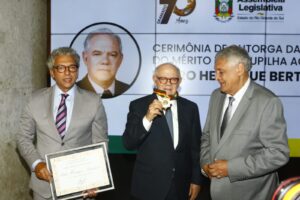 Ex-prefeito de Gramado, Pedro Bertolucci, recebe Medalha do Mérito Farroupilha