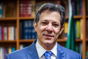 Câmara inicia votação de urgência para pacote fiscal de Haddad; salário mínimo é foco de resistência