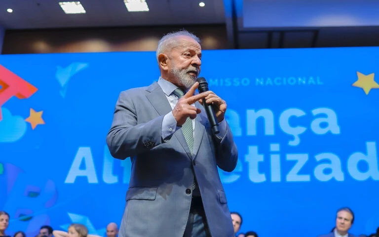 Governo Lula pretende retomar projeto para taxação de big techs