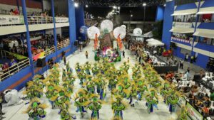 Mocidade Olariense abre Carnaval de rua de Belém com guerreiras da Amazônia